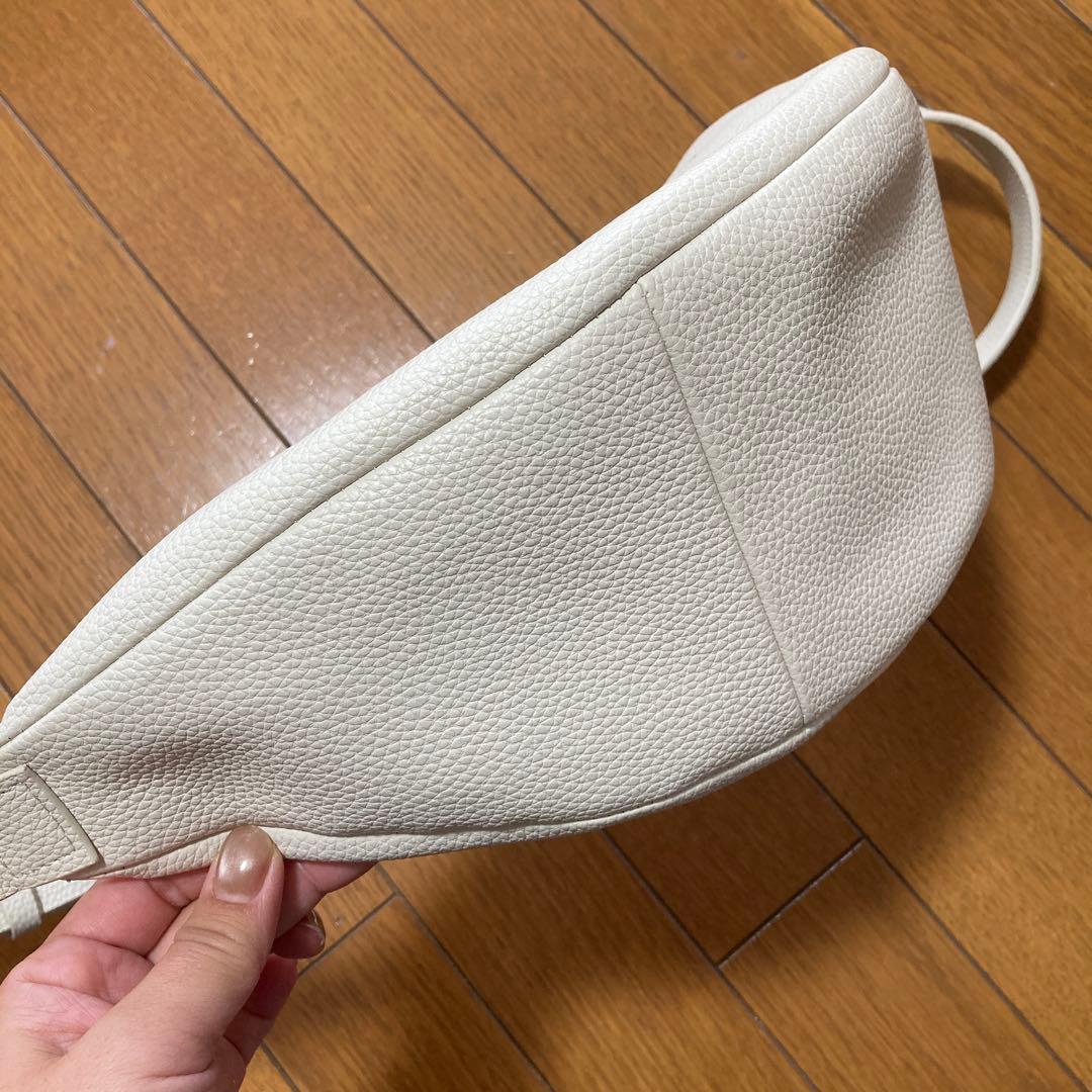 RIVE DROITE(リヴドロワ) 【上品デザイン】カーブボディバッグ