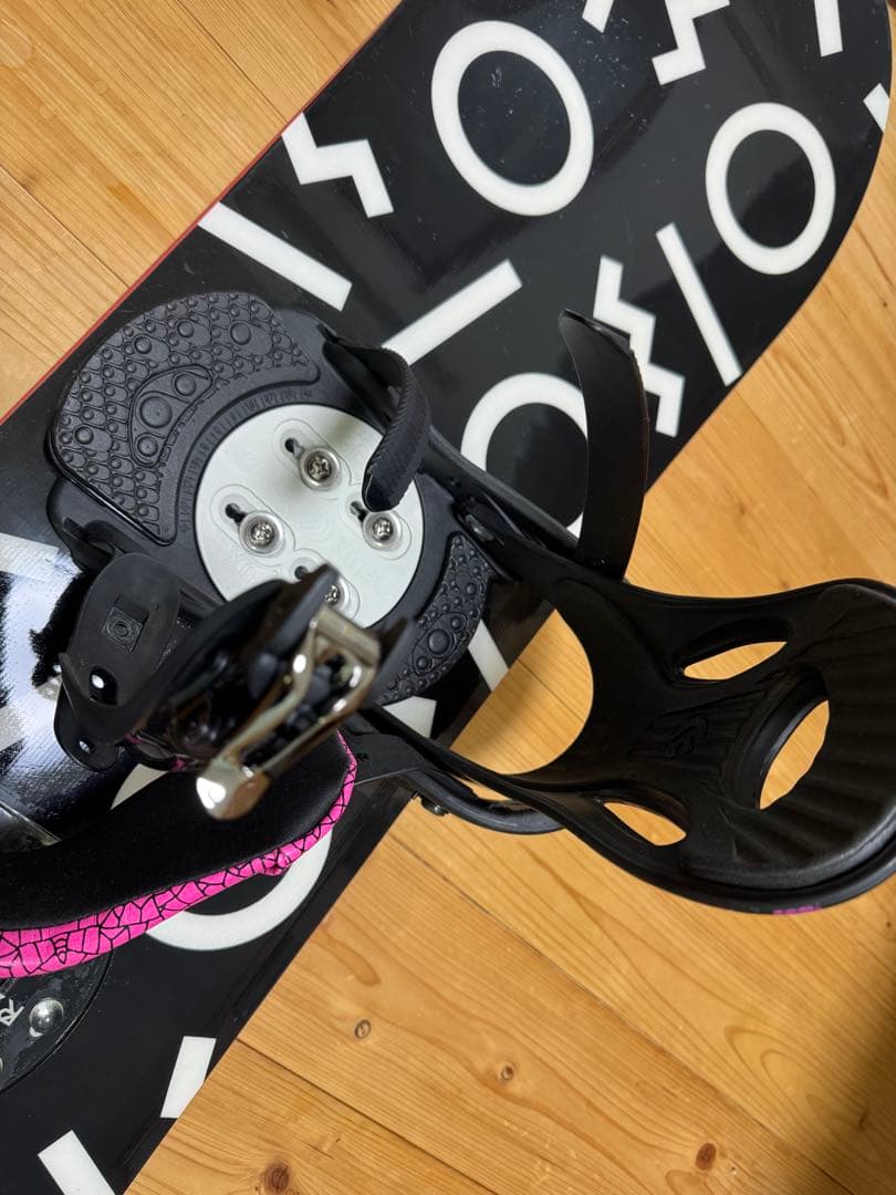 未使用 スノーボード 板 ビンディングセット FLUX ピンク ブラック