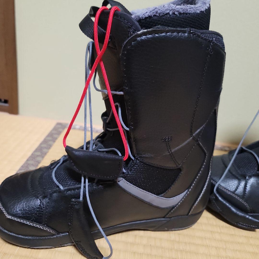ブラック スノーボードブーツ レースアップ式
