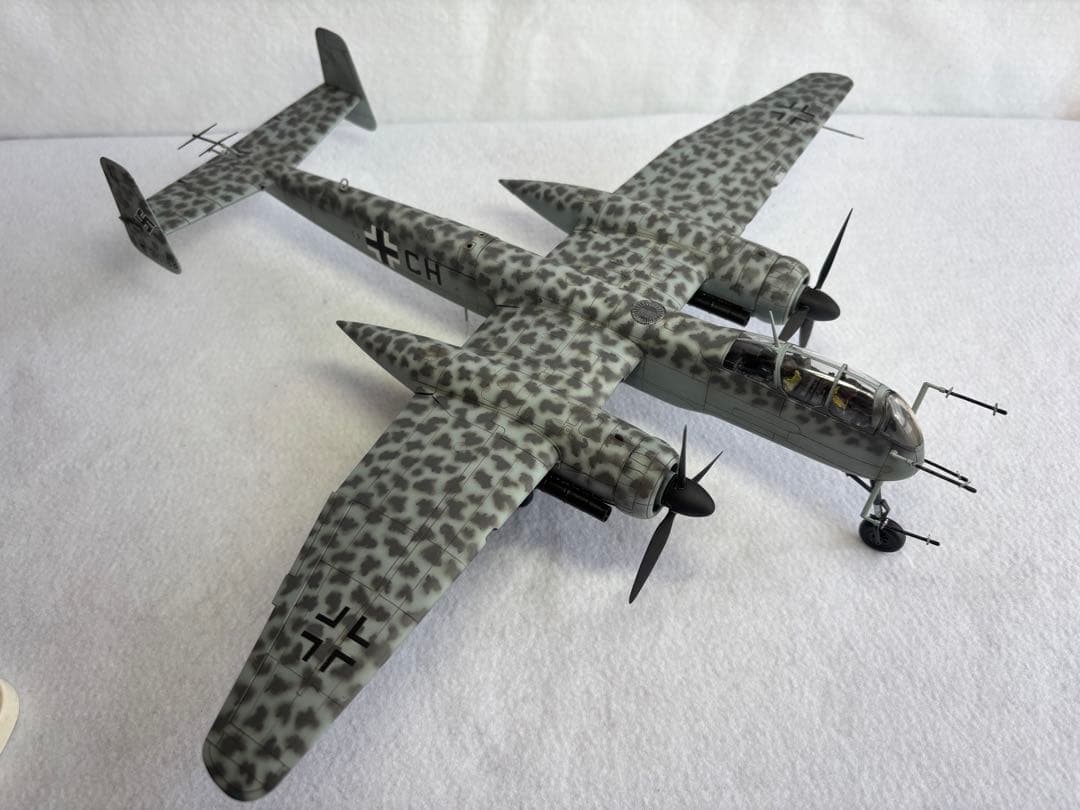 1／48ドイツ空軍ハインケルHe219Aウーフー夜間戦闘機プラモデル完成品