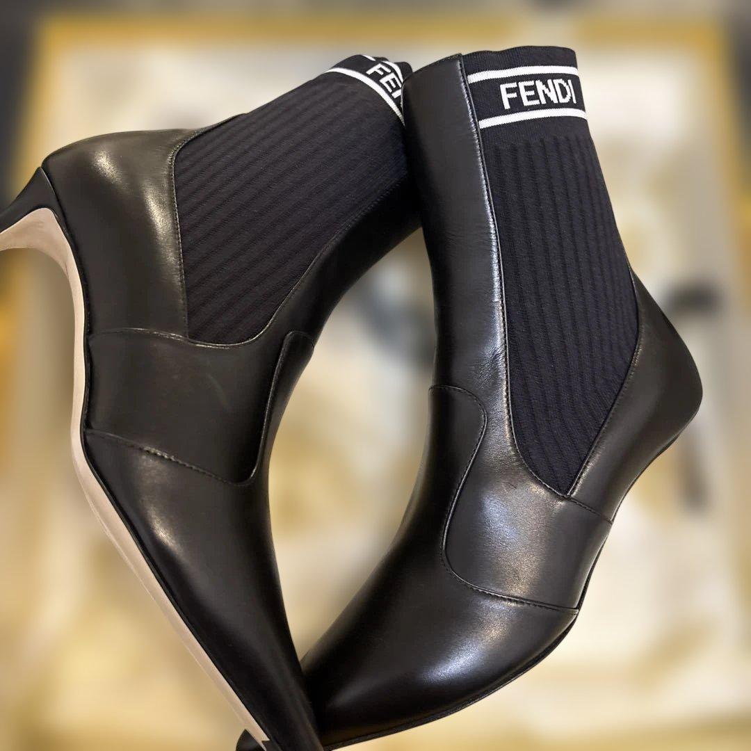 FENDI ブラック ポインテッドトゥブーツ 36