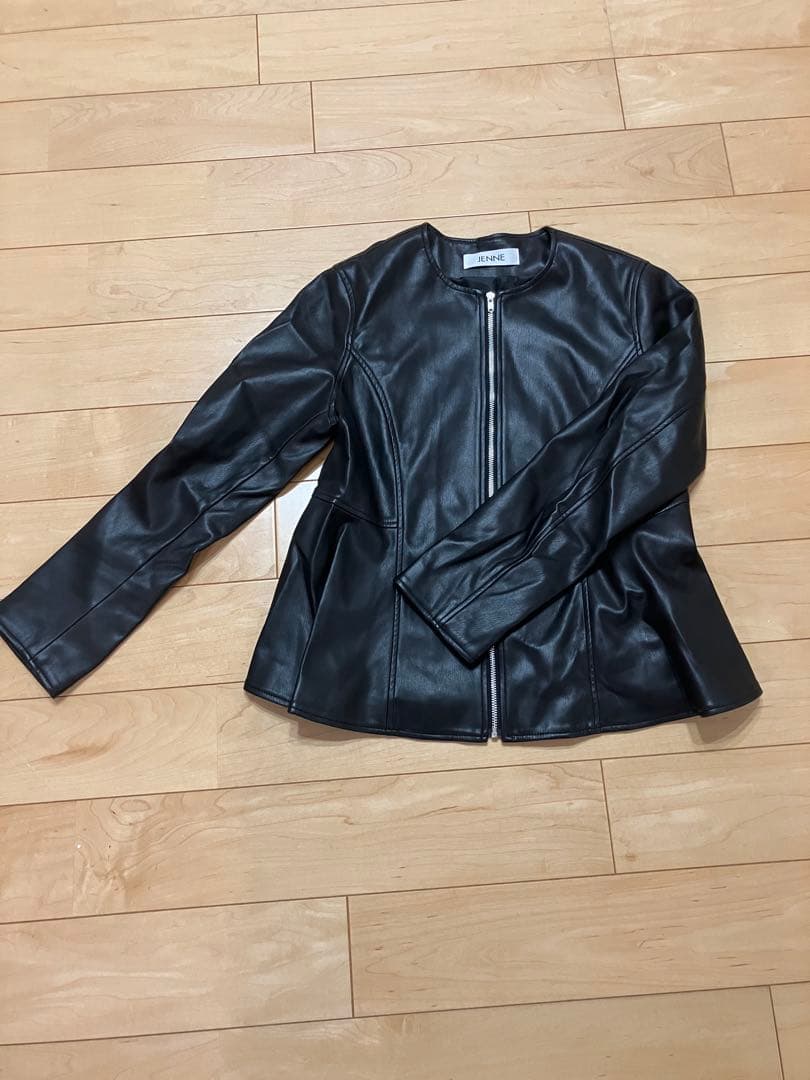 【完売商品】JENNE ジェンヌ ペプラムジャケット エコレザー