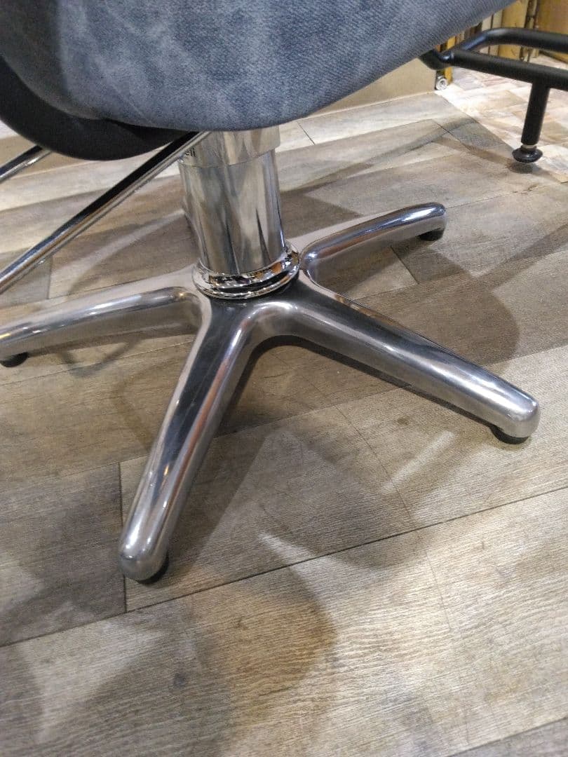 美容室マテリ椅子