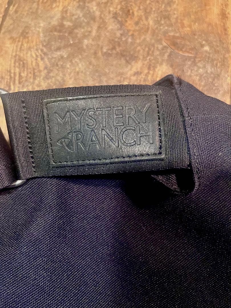 美品 MYSTERY RANCH ビンドル 20レザータグ 希少 缶バッチ付き