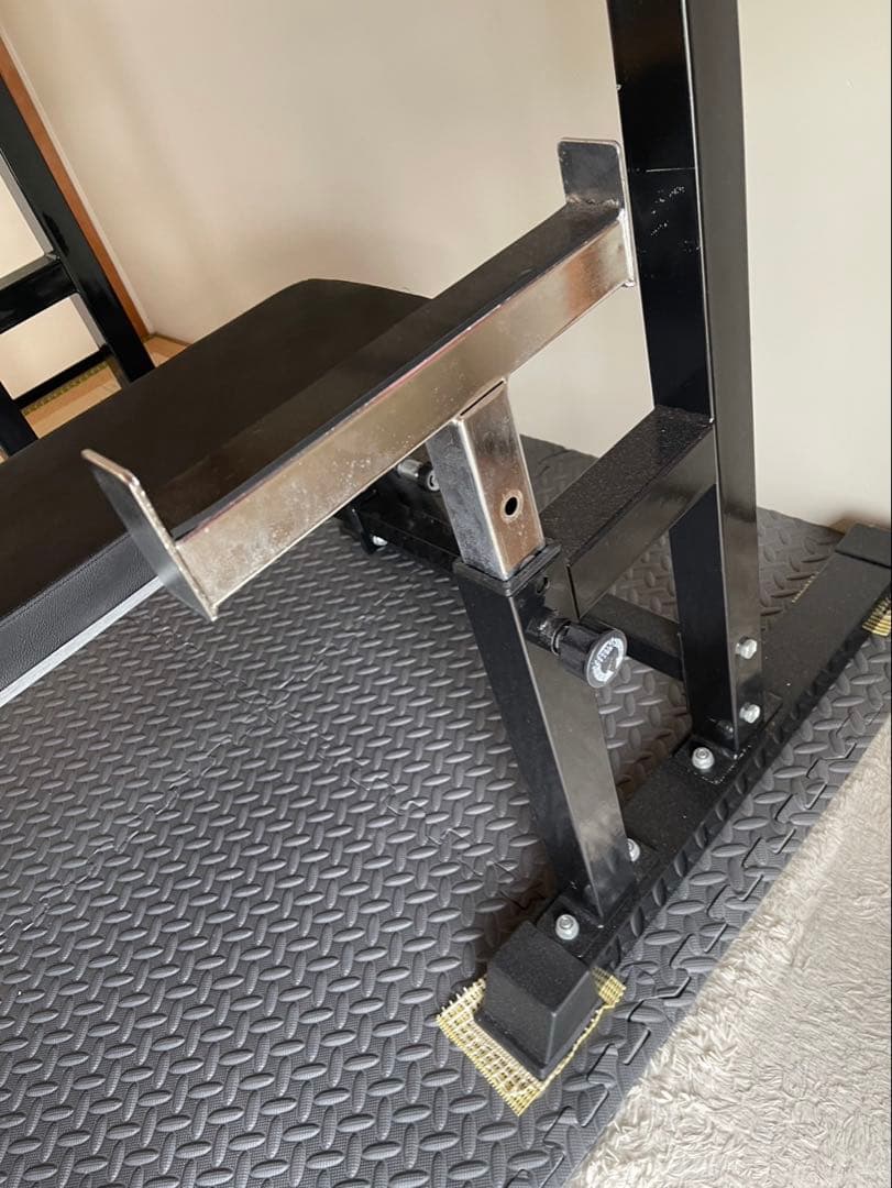 トレーニングベンチとウェイトセット