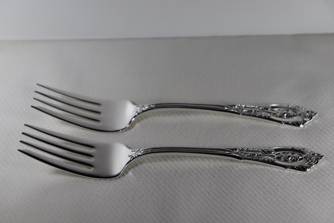 アメリカ■ウォレス■デザートフォーク２本組■とても優雅なローズポイント・パターン