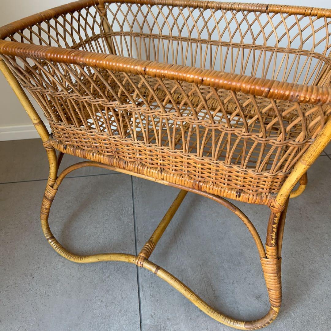 アンティーク　ラタン　脚付き脱衣カゴ