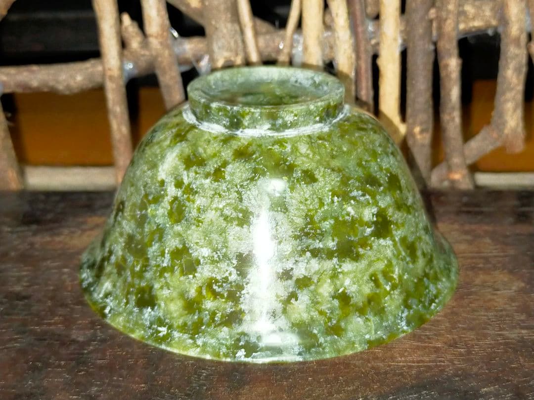 ♥中国♥　玉碗　♥　２個　♥　台　箱付き　玉製　茶碗　骨董　古玩