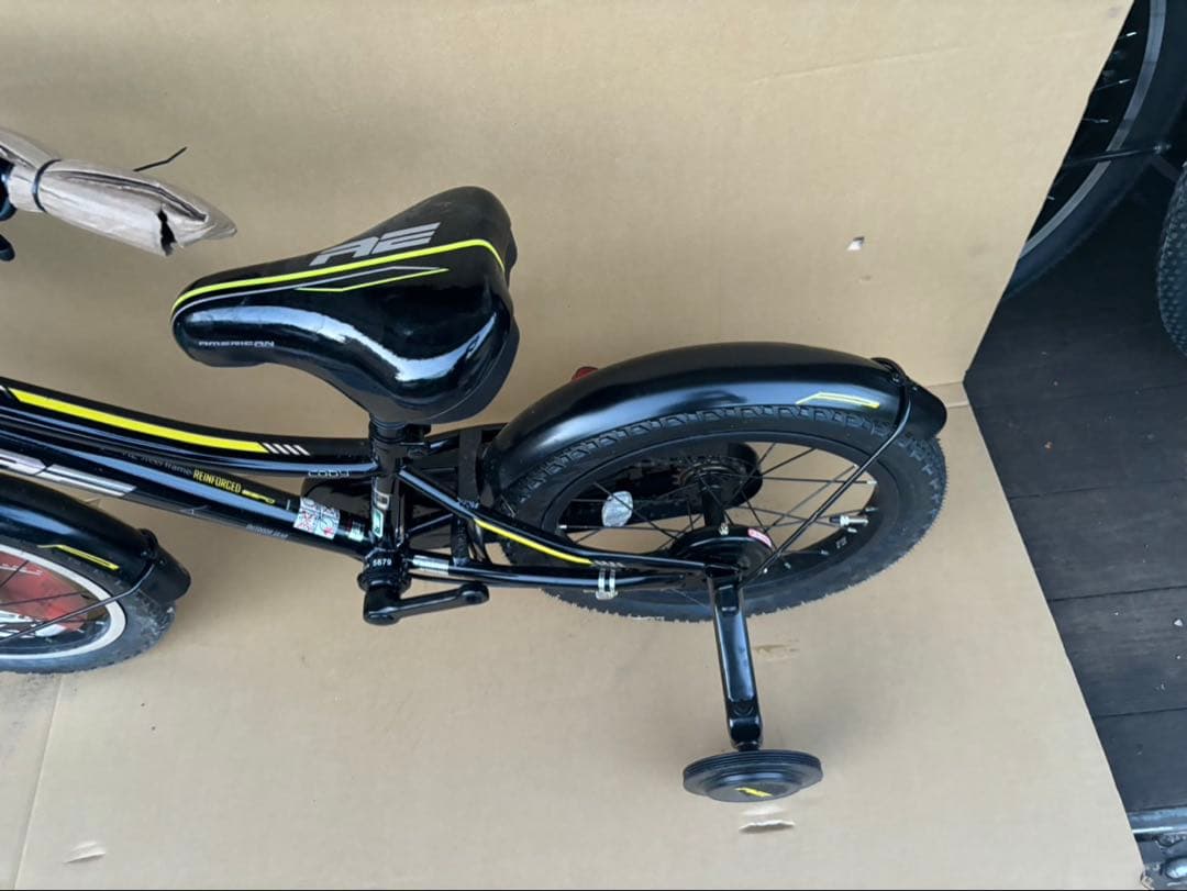 子供用自転車 黒 前カゴ付き 補助輪付き　新品・未使用品❗️