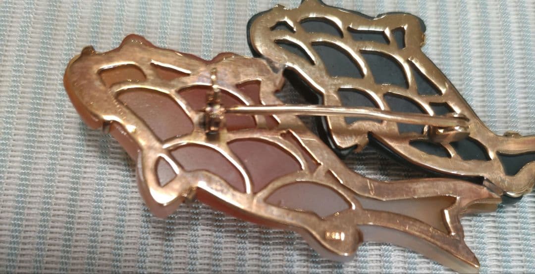 鯉　ブローチ　金属　天然石　K18