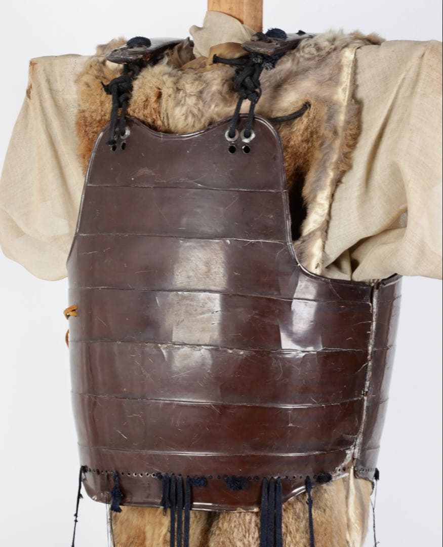 【江戸期】漆塗横剥二枚胴 毛皮羽織 草摺甲冑 鎧 武士具 時代武具 古美術 骨董