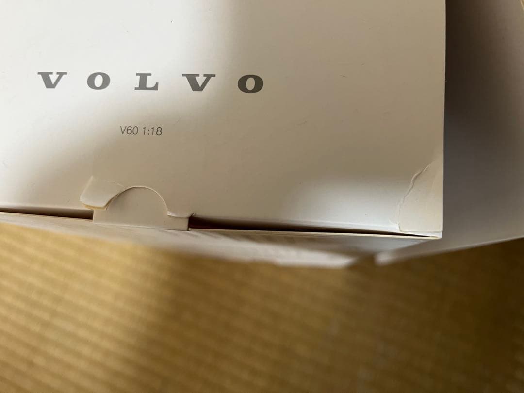VOLVO V60 ホワイト ミニカー 18/1