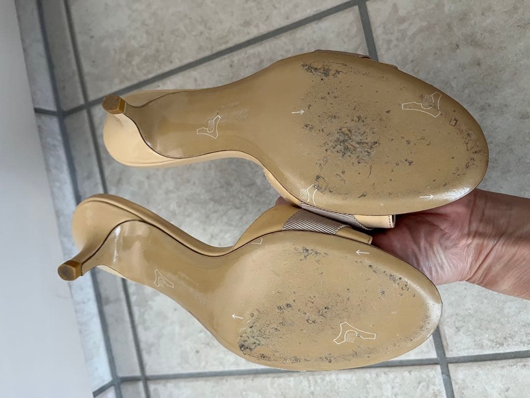 Ferragamo ベージュリボンミュール