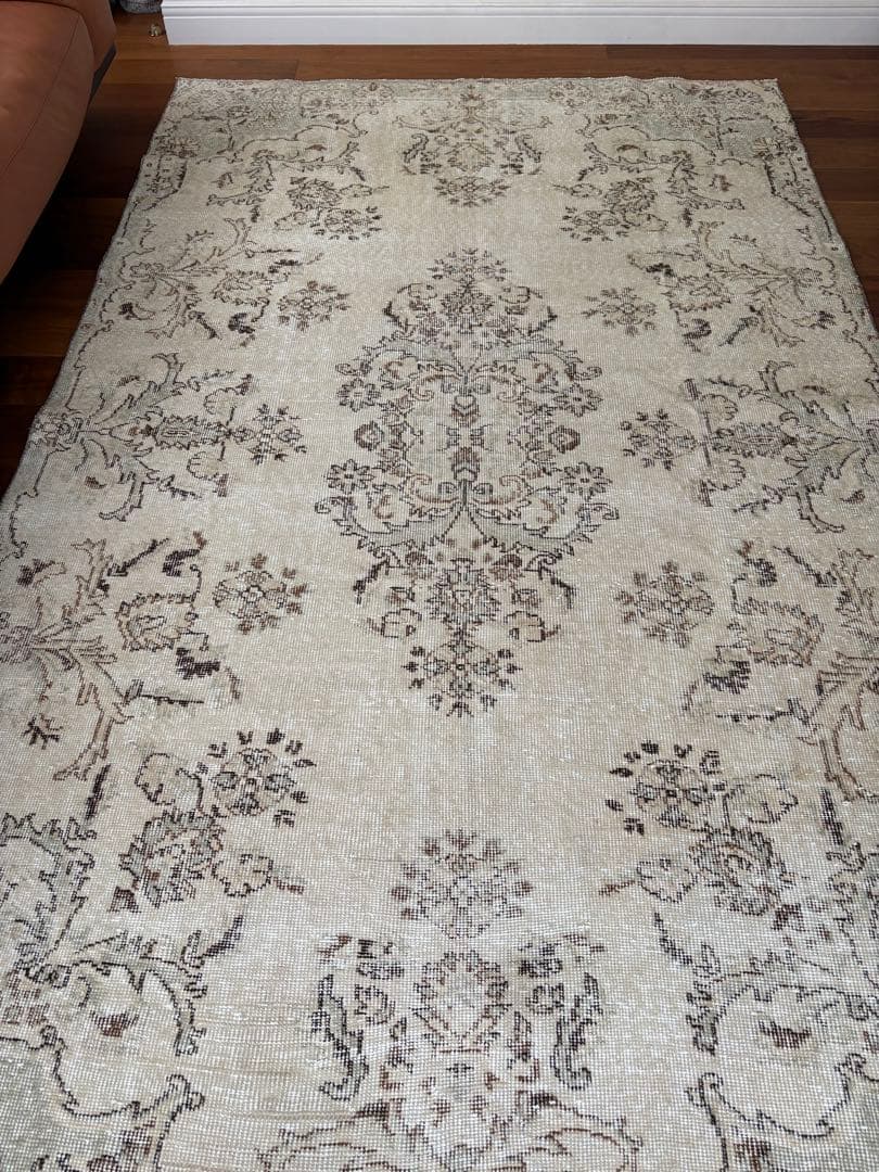 ヴィンテージラグ　ベージュオーバーダイ　ボタニカルフローラル　トルコ　雅姫さん