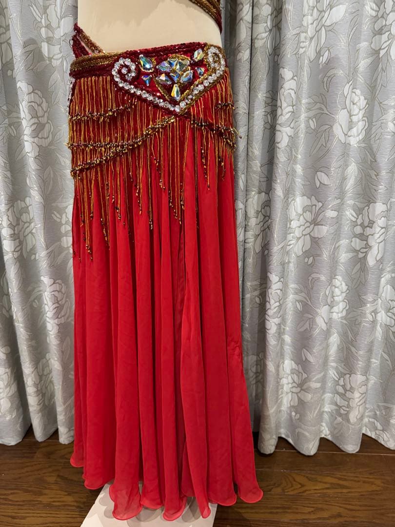 赤　ベリーダンス衣装　　レジェンド衣装　　アームアクセサリーつき