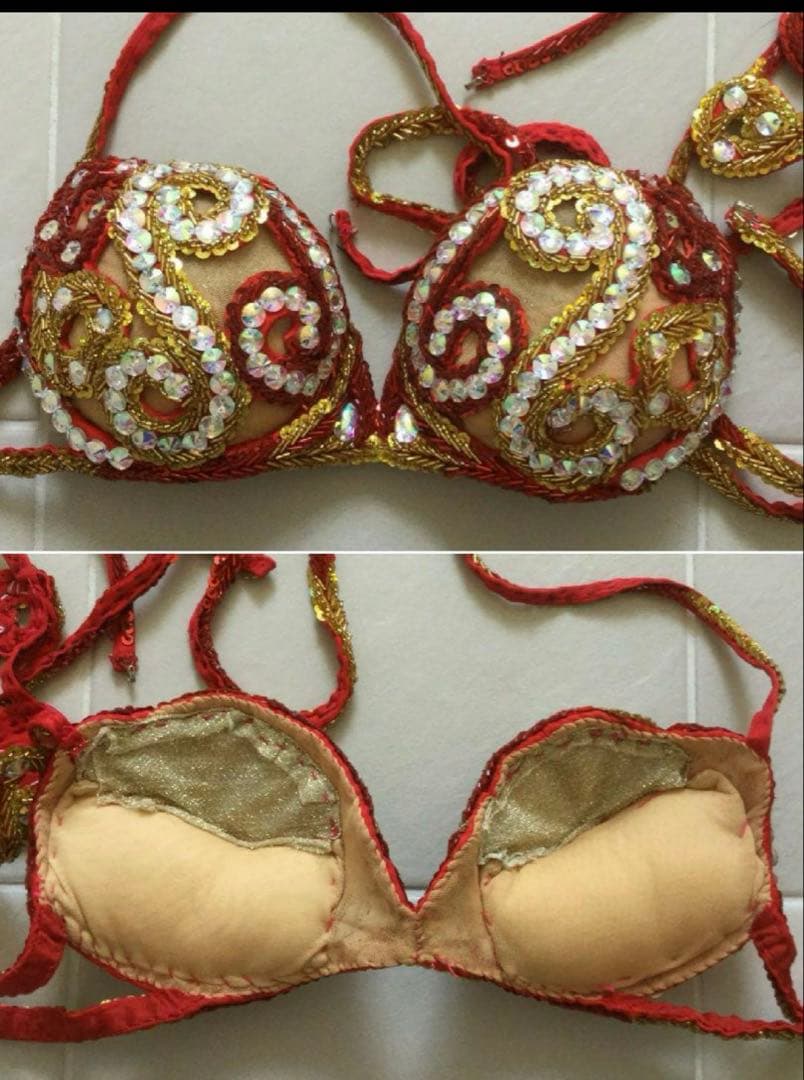 赤　ベリーダンス衣装　　レジェンド衣装　　アームアクセサリーつき