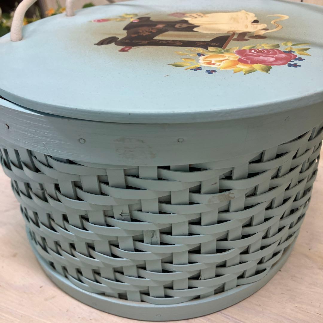 マニーグランシュマン　アンティークなソーイングバスケットミシンブルー