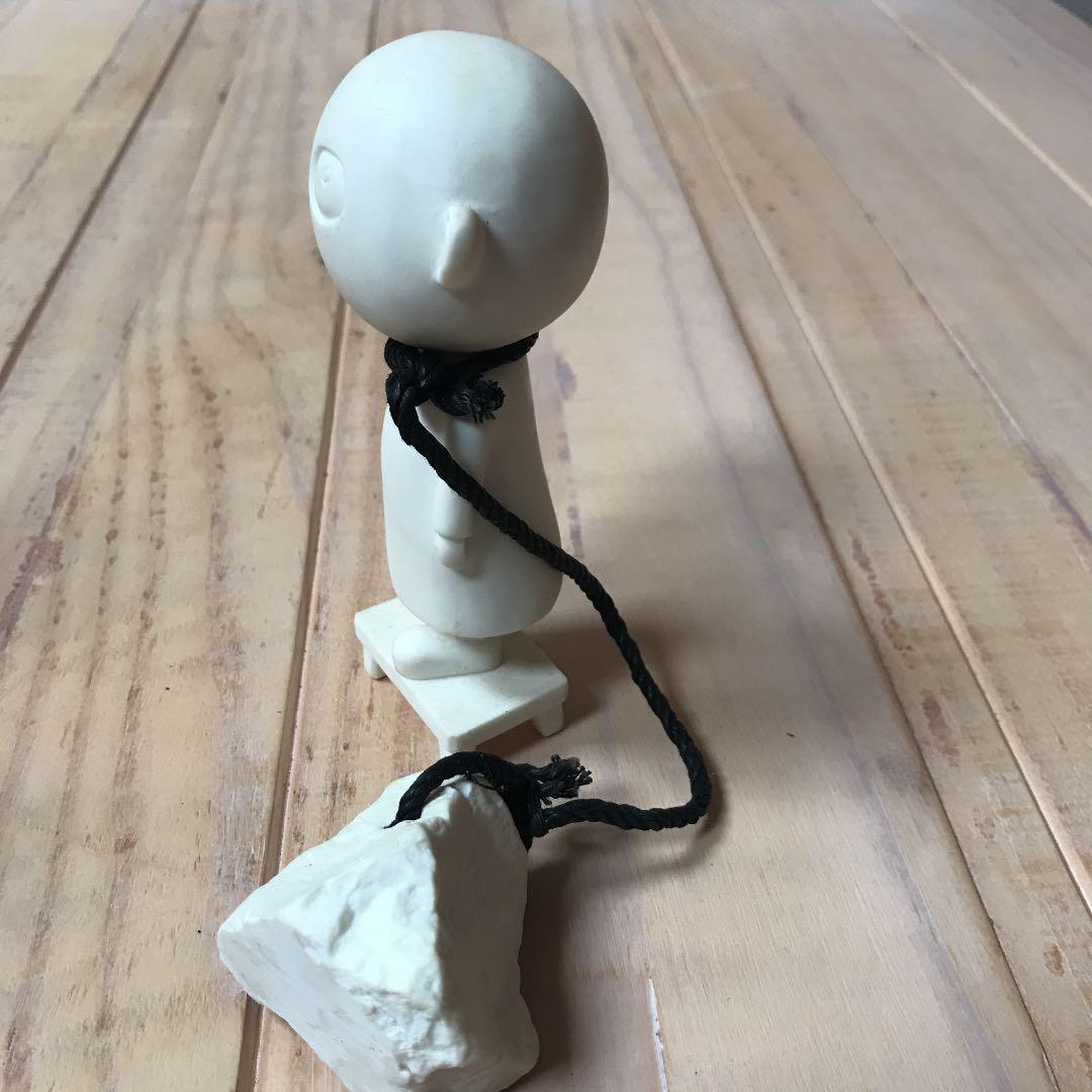 Agnes b、アーティストとコラボしたオブジェ