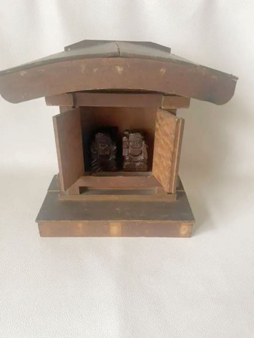 ウンフィア祠に祀られた 大黒様 恵比須様 祠 神棚 木彫刻 縁起物 小ぶり