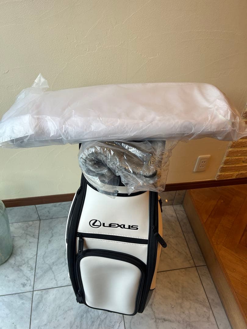 再値下げ　新品未使用　Lexus ゴルフバッグ ホワイト/ブラック