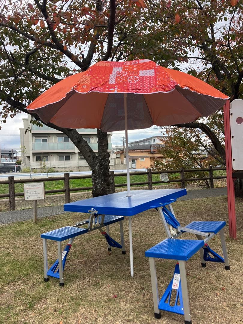 折りたたみキャンプテーブルセット 4人用　パラソル付き