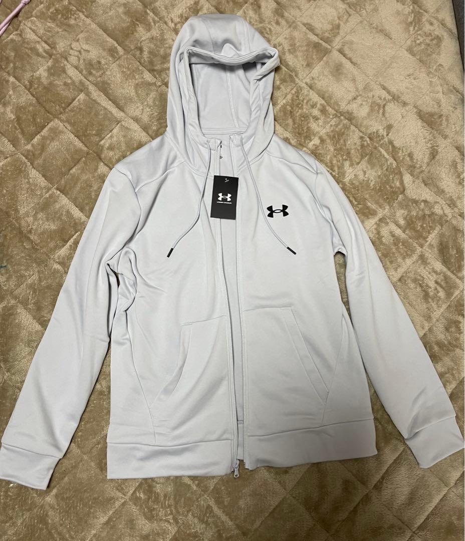 アンダーアーマー　トレーニングウェア　缶付き