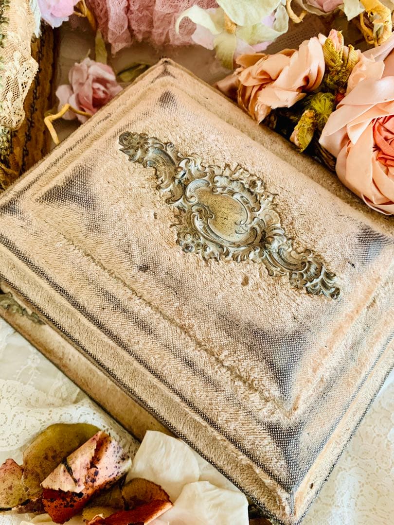 フランスアンティークベージュピンクのベルベットジュエリーボックス※シルクサテン