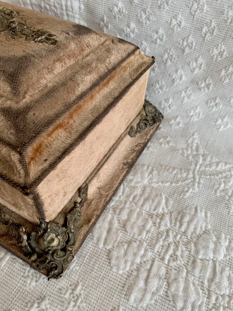 フランスアンティークベージュピンクのベルベットジュエリーボックス※シルクサテン