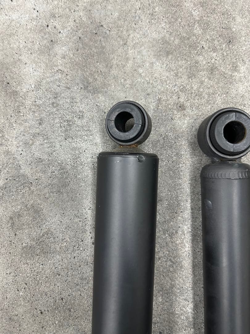 ハイエース200系7型ショックアブソーバーセット2023年5月新車外し4本セット