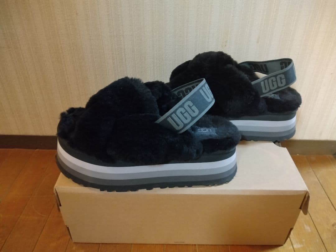 ゆ*ま様 【美品】UGG ディスコ ノット スライド 厚底サンダル ブラック 2