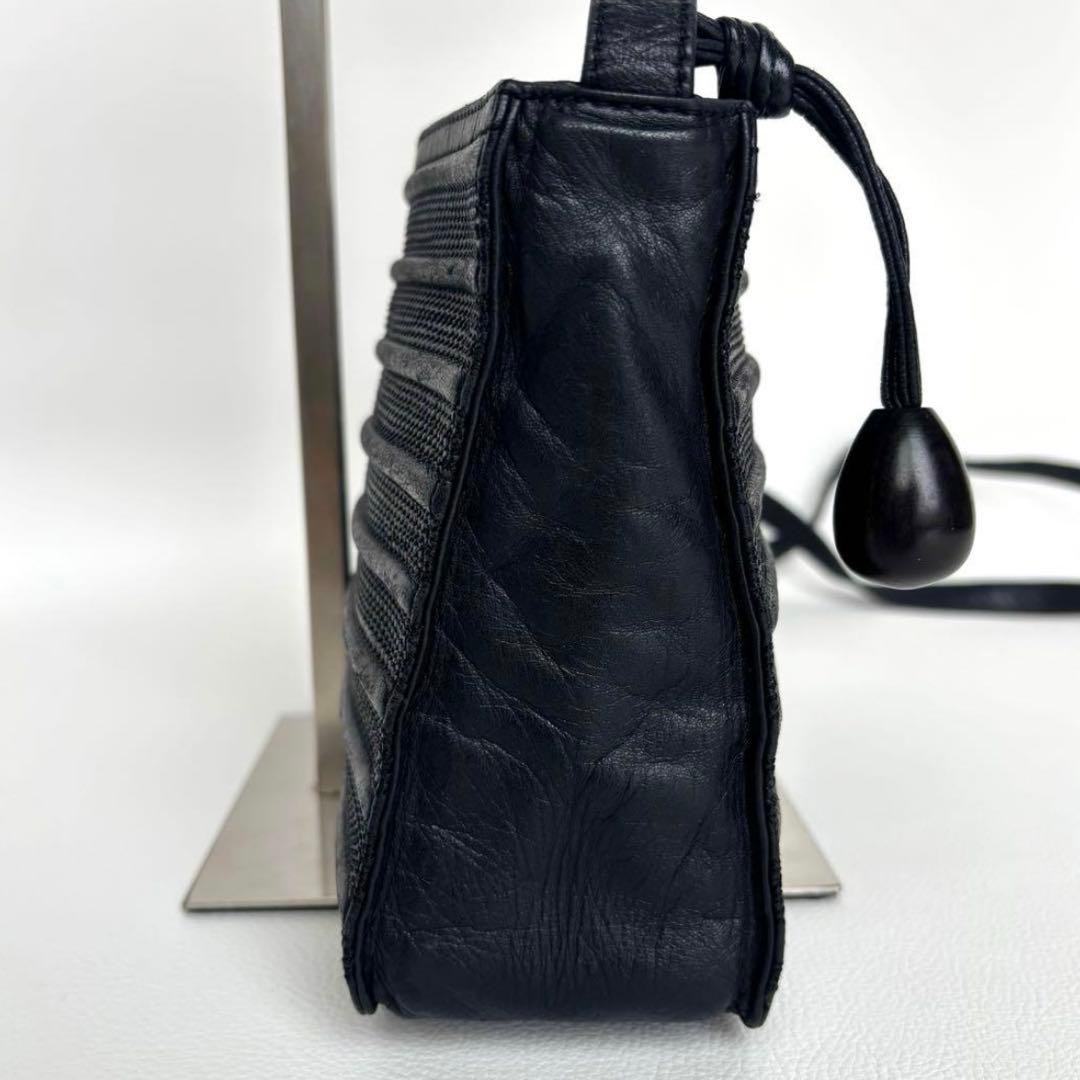 【中古】ロエベ ショルダーバッグ オールレザー ビンテージ ブラック