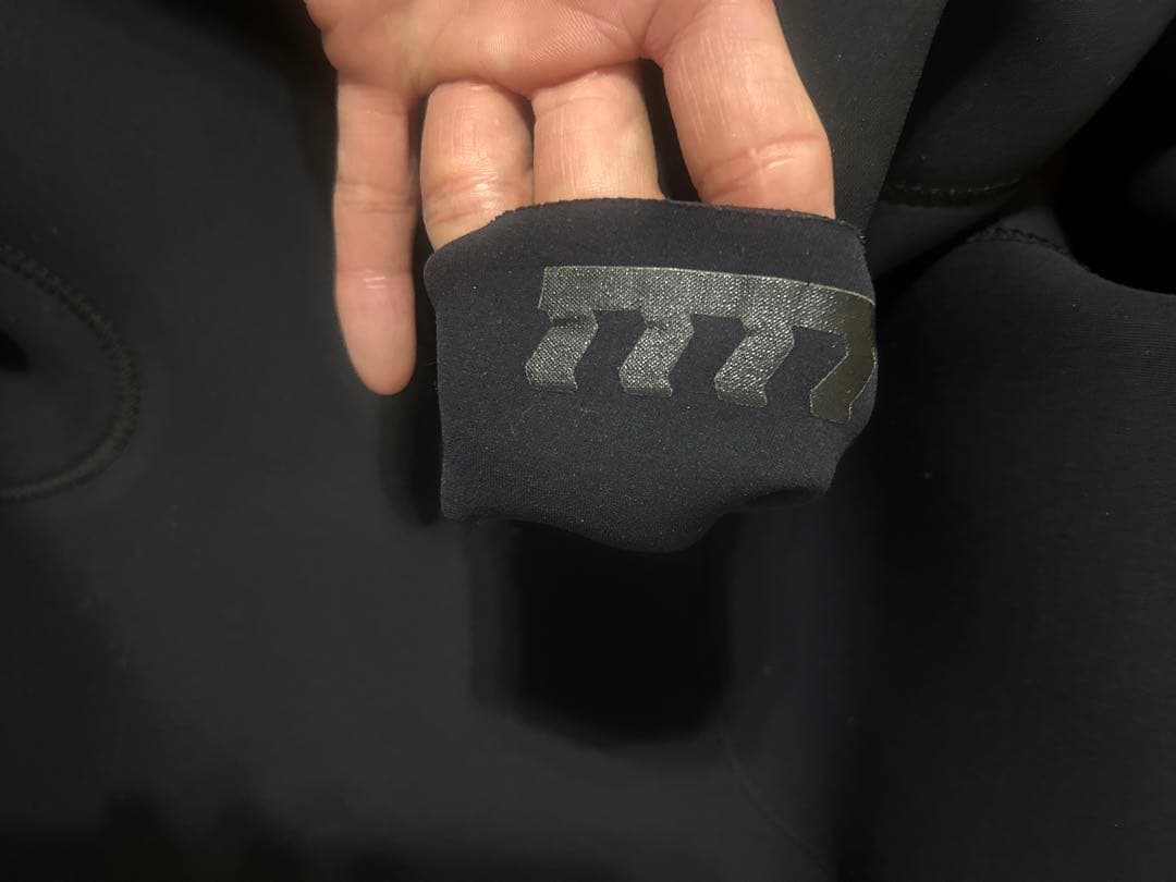 DOVE(ダブ) サーフィン　 ウエットスーツ　3mmジャーフル