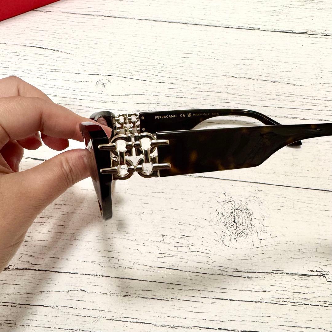 【新品】FERRAGAMO フェラガモ キャットアイ サングラス ブラウン