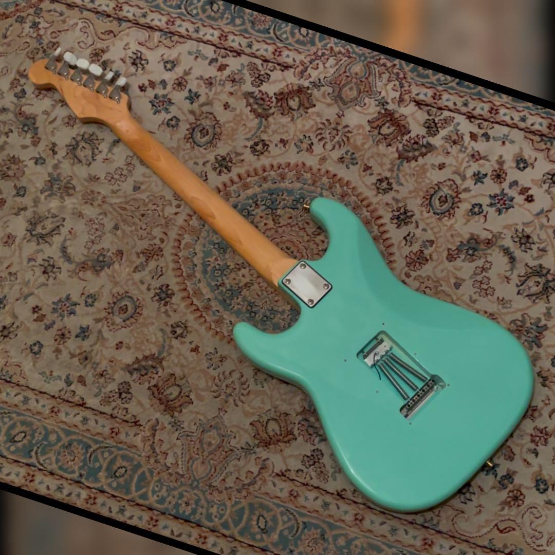 【カスタム済み】PLAYTECH ストラトタイプ(レインボートーン装備)