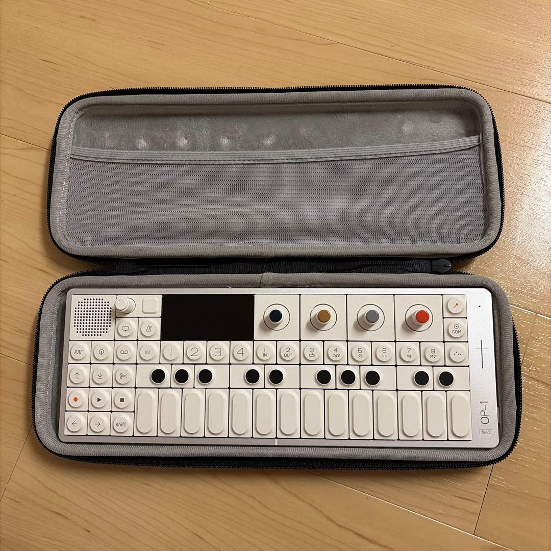Teenage Engineering ポータブル シンセ OP-1 field