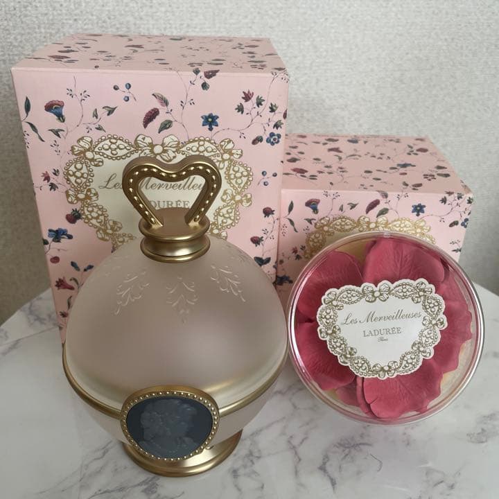 【お値下げ中】ラデュレ チークポット 花びらチーク