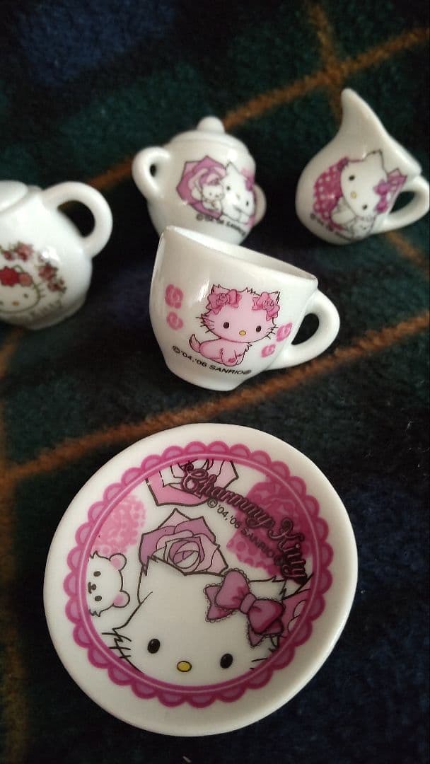 チャーミーキティ　ばらのティーセット　ミニチュア食器　ハローキティ サンリオ