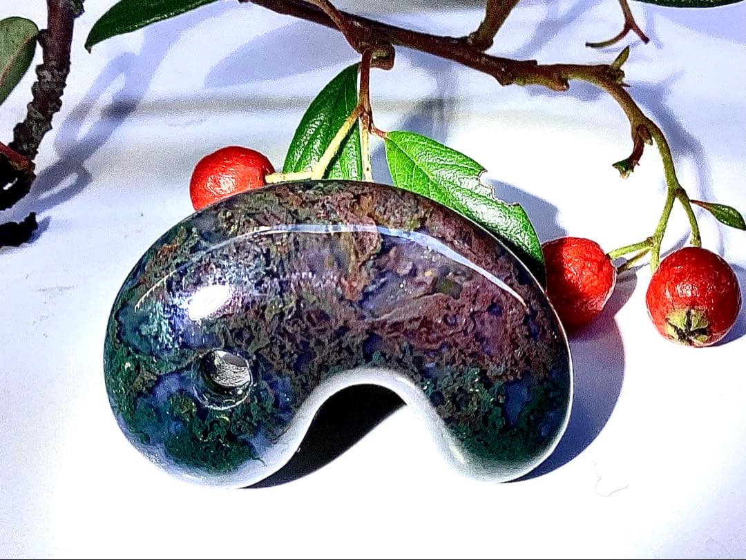 ✳国内の出雲めのう【碧玉】の最高峰勾玉でしょう‼️ 天然石 浮き草文様 鑑別書付