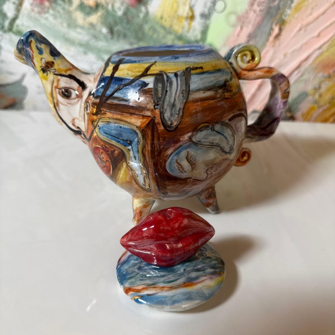 ユニークなデザインの陶器ティーポット . 新しいコレクション