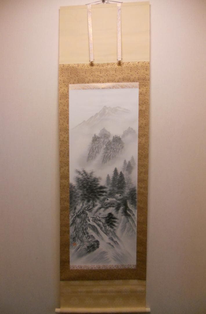 掛け軸 平光岳陽 水墨山水 絹本 希少 軸装 茶道具 掛軸 美品 です。