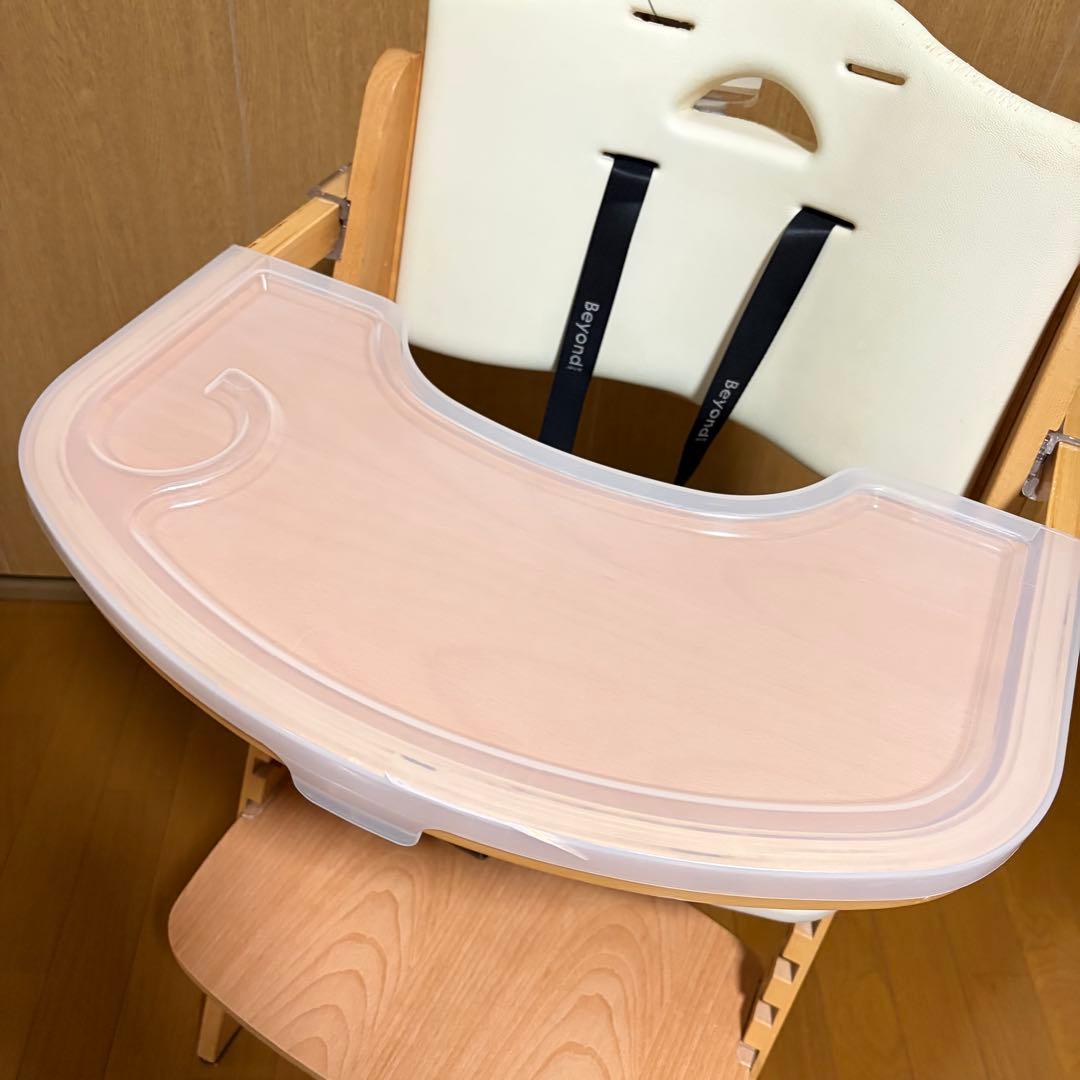 ビヨンドジュニア　ハイチェア　ベビーチェア　キッズチェア クリームホワイト