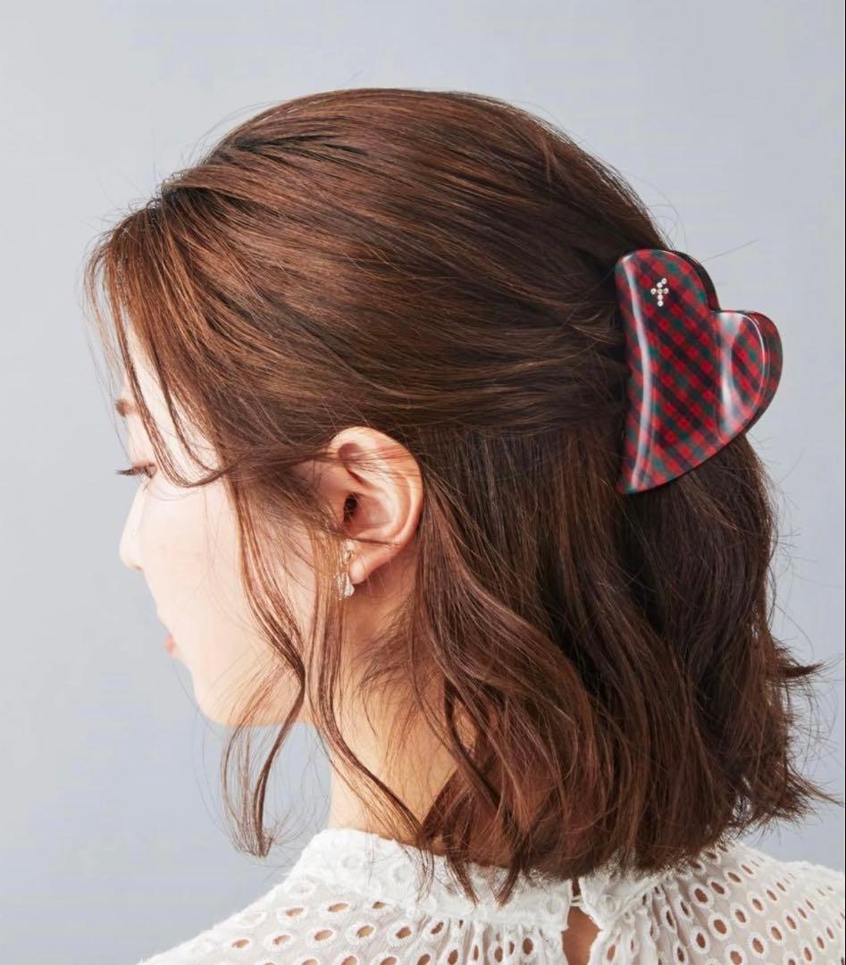 ファミリア 赤チェック ヘアクリップ ハート型　ヘアアクセサリー