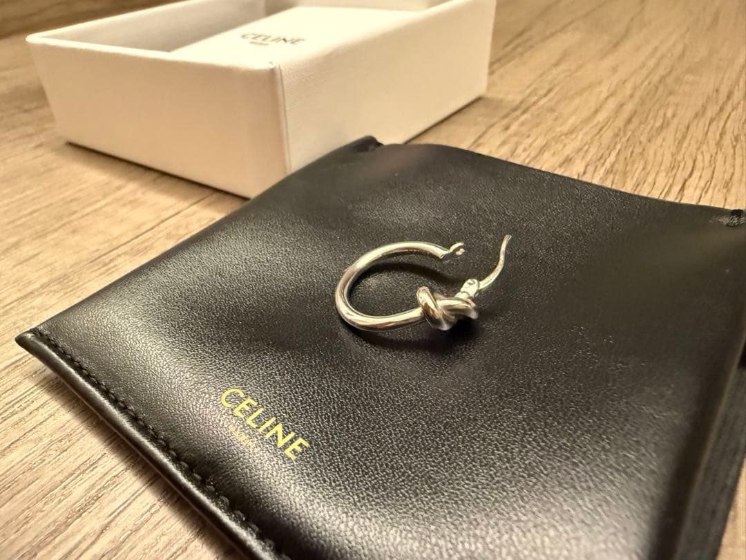 CELINE ノット スモールフープピアス