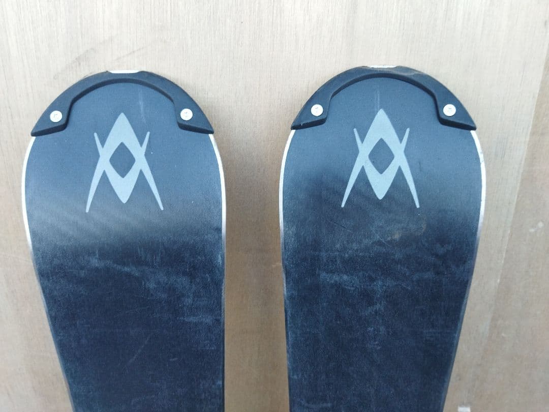 れおぱぱ　VOLKL TIP ROCKER ゴールド/黒155 スキー 板