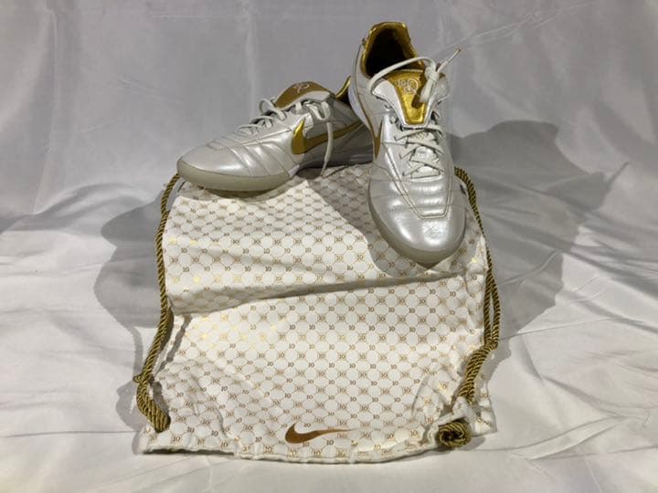 NIKE ナイキ　フットサルシューズ　ロナウジーニョ R10