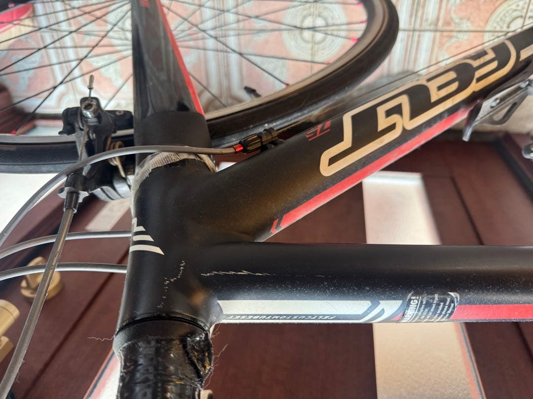 ロードバイク　室内保管　FELT F75