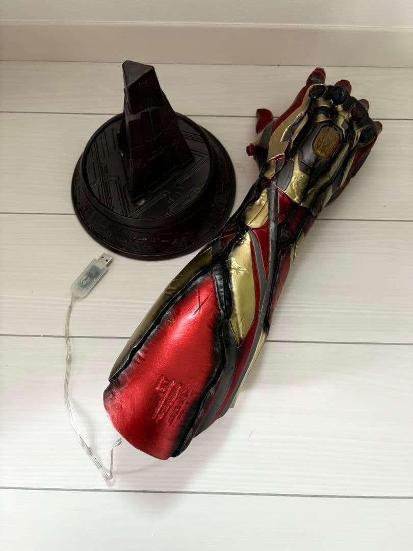 新品未使用です！アイアンマンのナノ・ガントレット　1/1 レプリカ　LEDライト