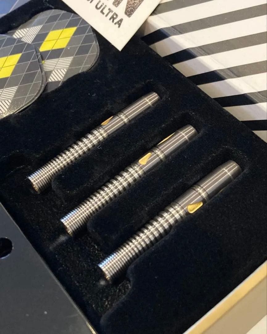 ウルトラマンコラボ　ダーツセット　ゼットンVER