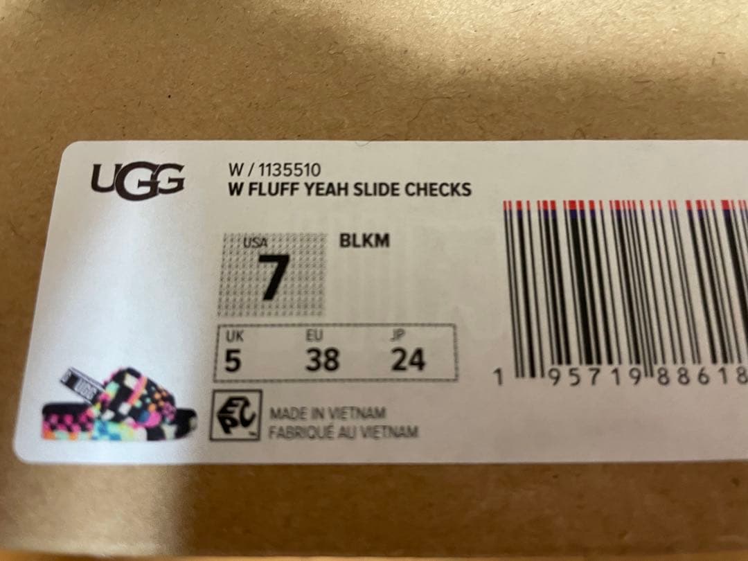 UGG フラッフスリッパー