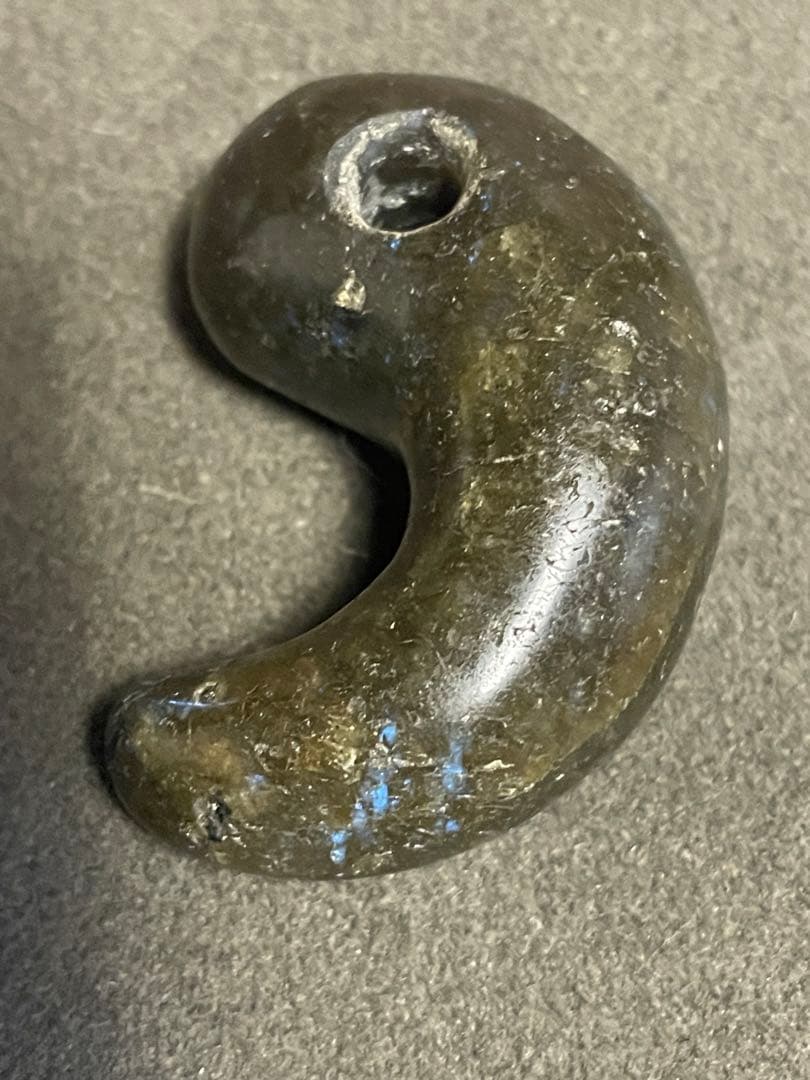 古墳時代　勾玉　出土品　発掘品　大型4.8cm